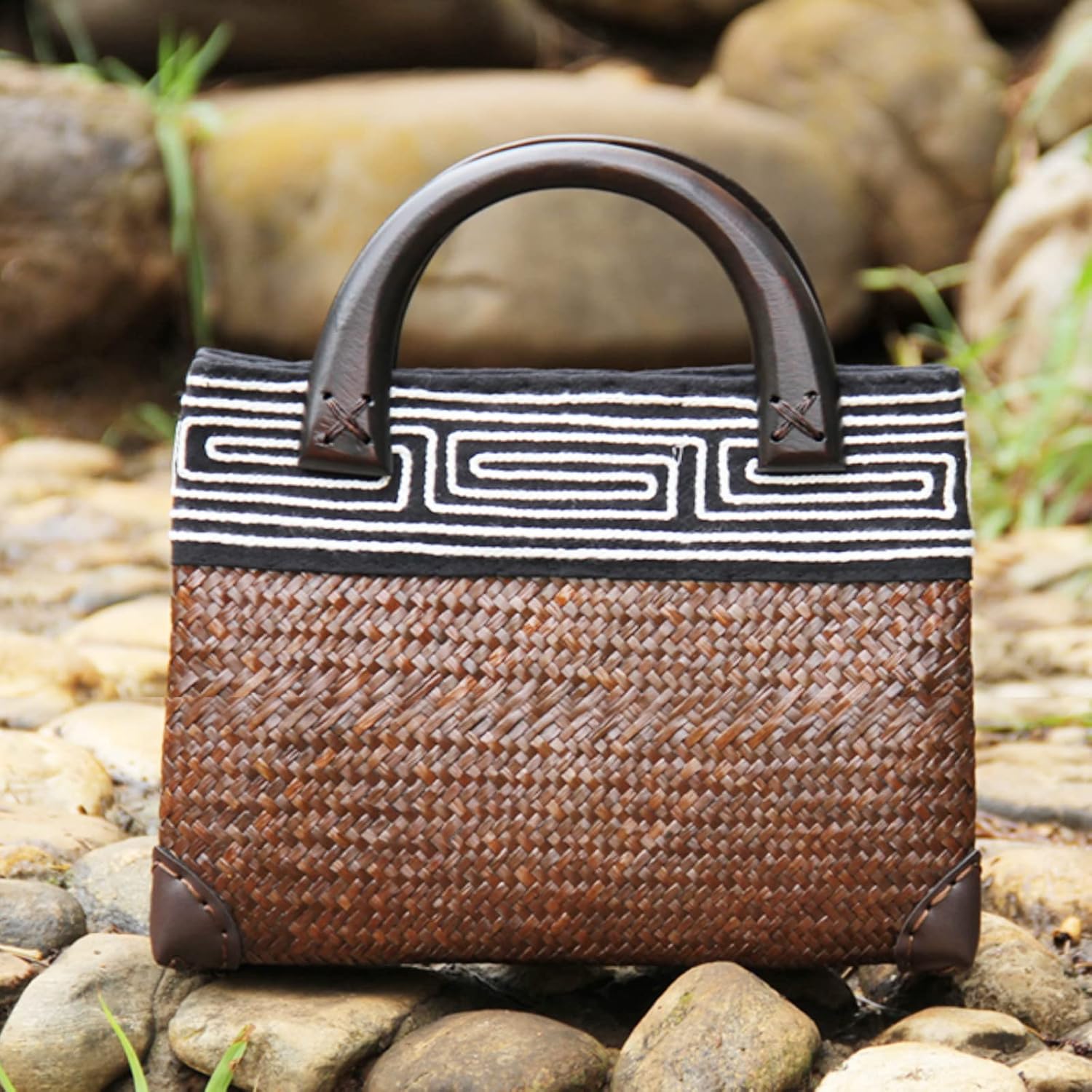 Straw Bag, Beach Bag for Women, Handmade Rattan Handbag, Boho Retro Woven Tote Bag Round Wooden Handle, Summer Bag for Beach Vacation Daily - Image 6